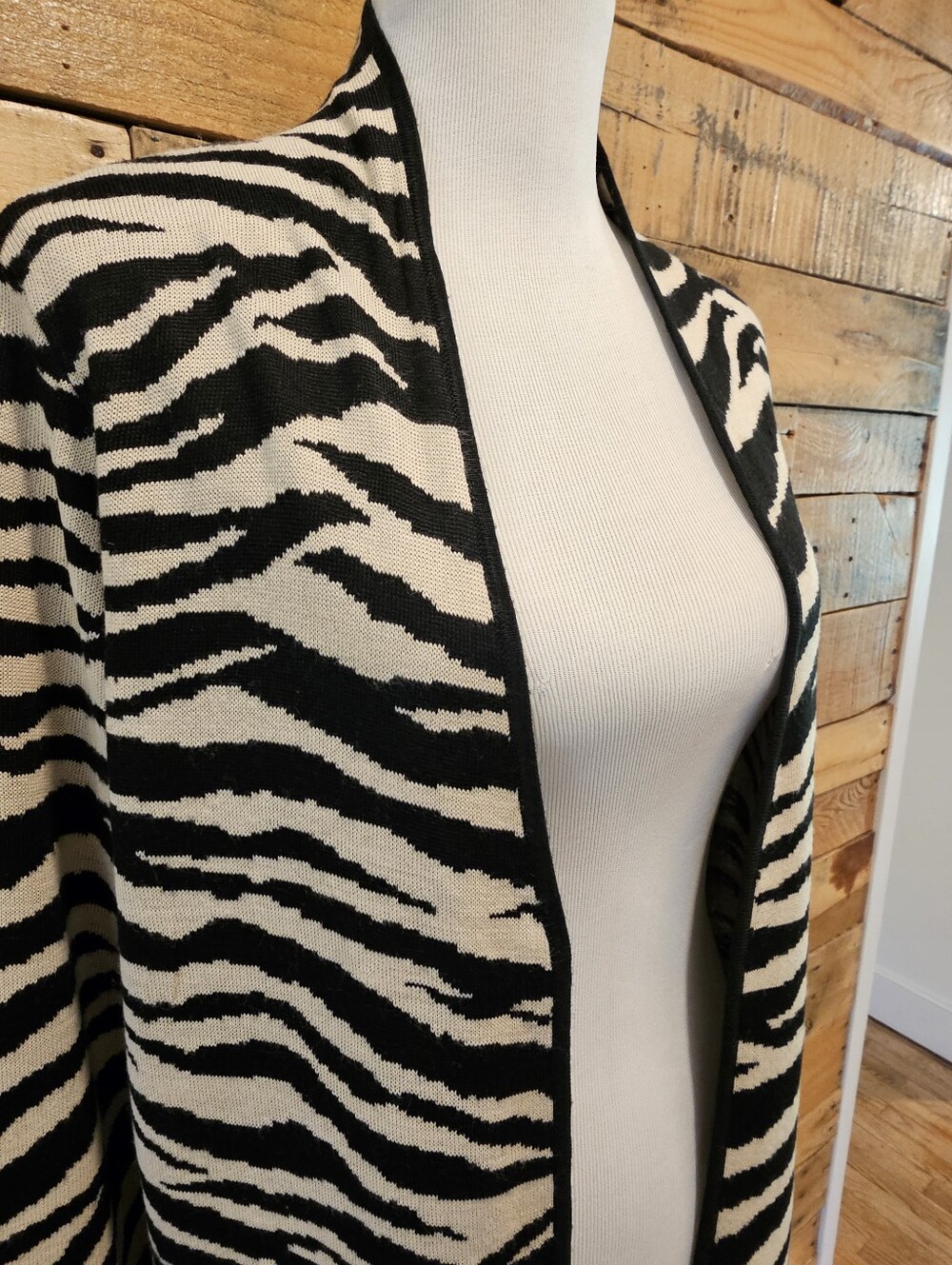 Evan Picone Black & Cream Zebra Print Long Open-Front Cardigan Sweater Size L - Picture 2 of 5